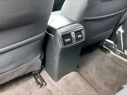 Used 2017 Nissan Rogue SV AWD/4WD image 10
