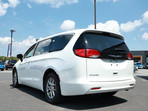 Used 2024 Chrysler Voyager LX FWD image 6