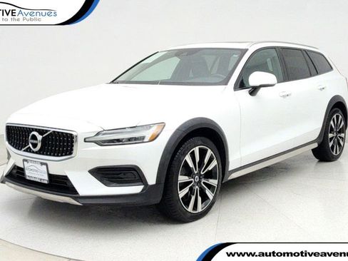 Used 2020 Volvo V60 T5 Cross Country w/ Protection Package Premier image 1