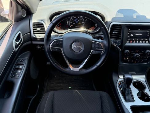 Used 2021 Jeep Grand Cherokee Laredo RWD image 8