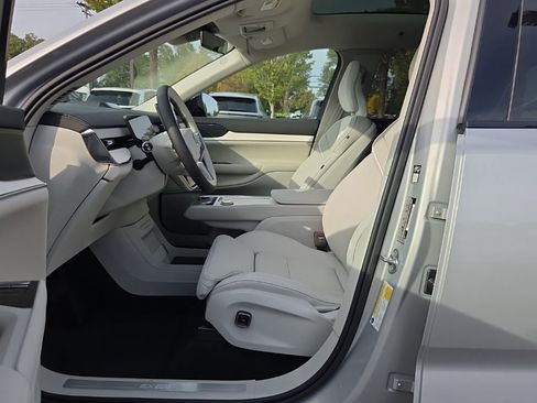 New 2025 Volvo EX90 Ultra w/ Protection Package Premier image 4