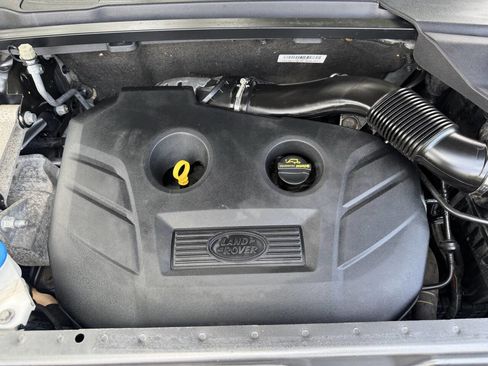 Used 2017 Land Rover Discovery Sport HSE image 29