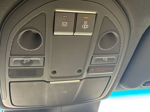 Used 2023 Genesis G70 2.0T image 24