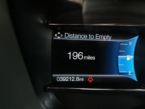 Used 2018 Ford Explorer XLT w/ Equipment Group 202A AWD/4WD image 22