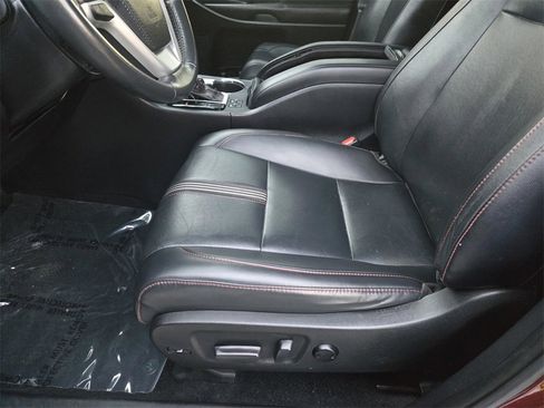 Used 2019 Toyota Highlander SE w/ Protection Package #3 image 26