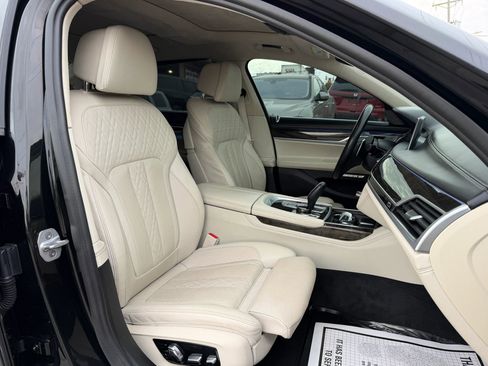 Used 2018 BMW 750i xDrive image 17
