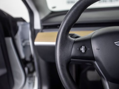 Used 2021 Tesla Model 3 Standard Range Plus image 33