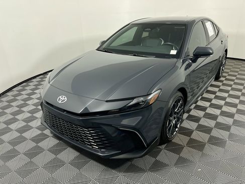 Used 2025 Toyota Camry SE w/ Convenience Package image 7