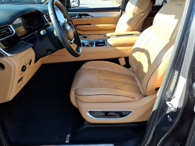 Used 2023 Jeep Grand Wagoneer L Series III w/ Rear Seat Video Group 1 AWD/4WD image 14
