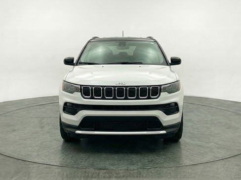 Used 2025 Jeep Compass Limited AWD/4WD image 2