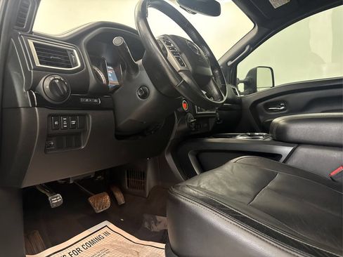 Used 2019 Nissan Titan SL w/ Midnight Edition AWD/4WD image 28
