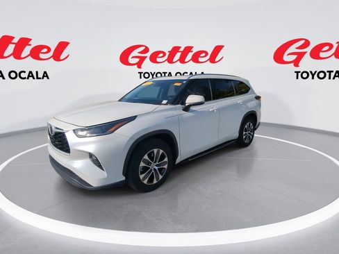 Used 2021 Toyota Highlander XLE image 4