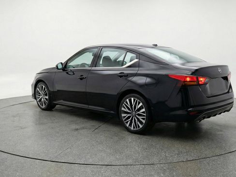Used 2025 Nissan Altima 2.5 SV image 6