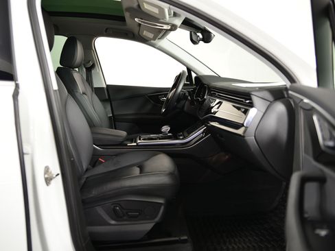 Used 2022 Audi Q7 Premium w/ Convenience Package image 18