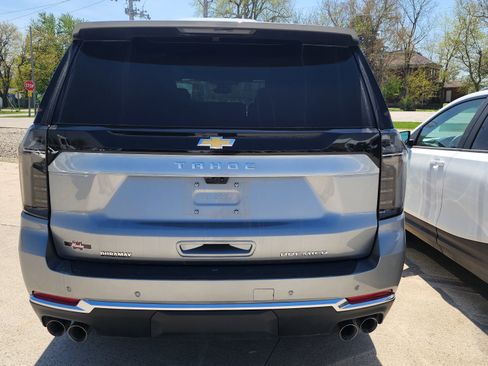 Used 2025 Chevrolet Tahoe Premier AWD/4WD image 4