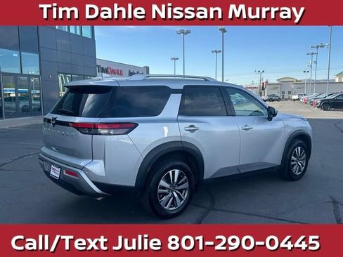 Used 2025 Nissan Pathfinder SL AWD/4WD image 12