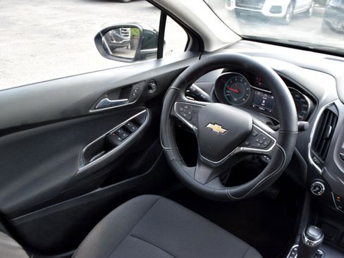 Used 2017 Chevrolet Cruze LT image 10