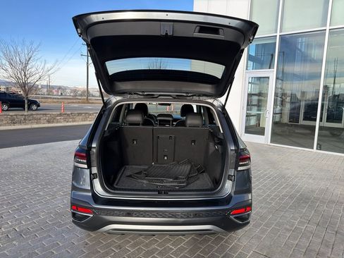 Certified 2025 Volkswagen Taos SE image 24