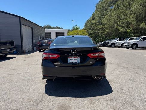 Used 2019 Toyota Camry SE FWD image 6