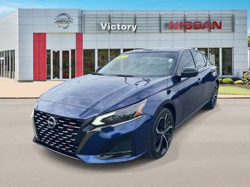 Used 2023 Nissan Altima 2.5 SR FWD image 7