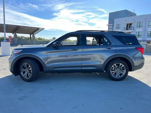 Used 2022 Ford Explorer XLT w/ Equipment Group 202A image 4