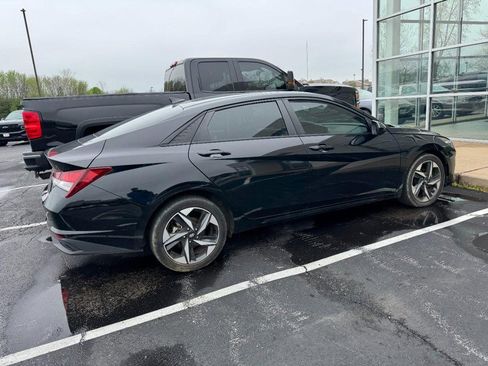 Used 2023 Hyundai Elantra SEL w/ Convenience Package image 3