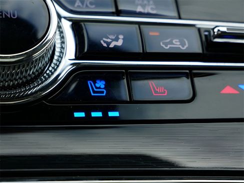 Used 2023 Lincoln Nautilus Reserve w/ Equipment Group 202A image 25