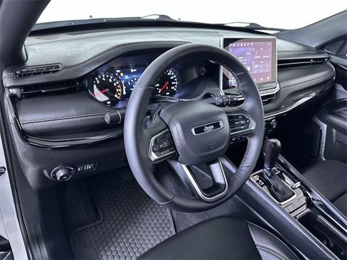 Used 2024 Jeep Compass Latitude w/ Convenience Group image 10