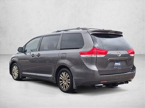 Used 2013 Toyota Sienna XLE FWD image 7