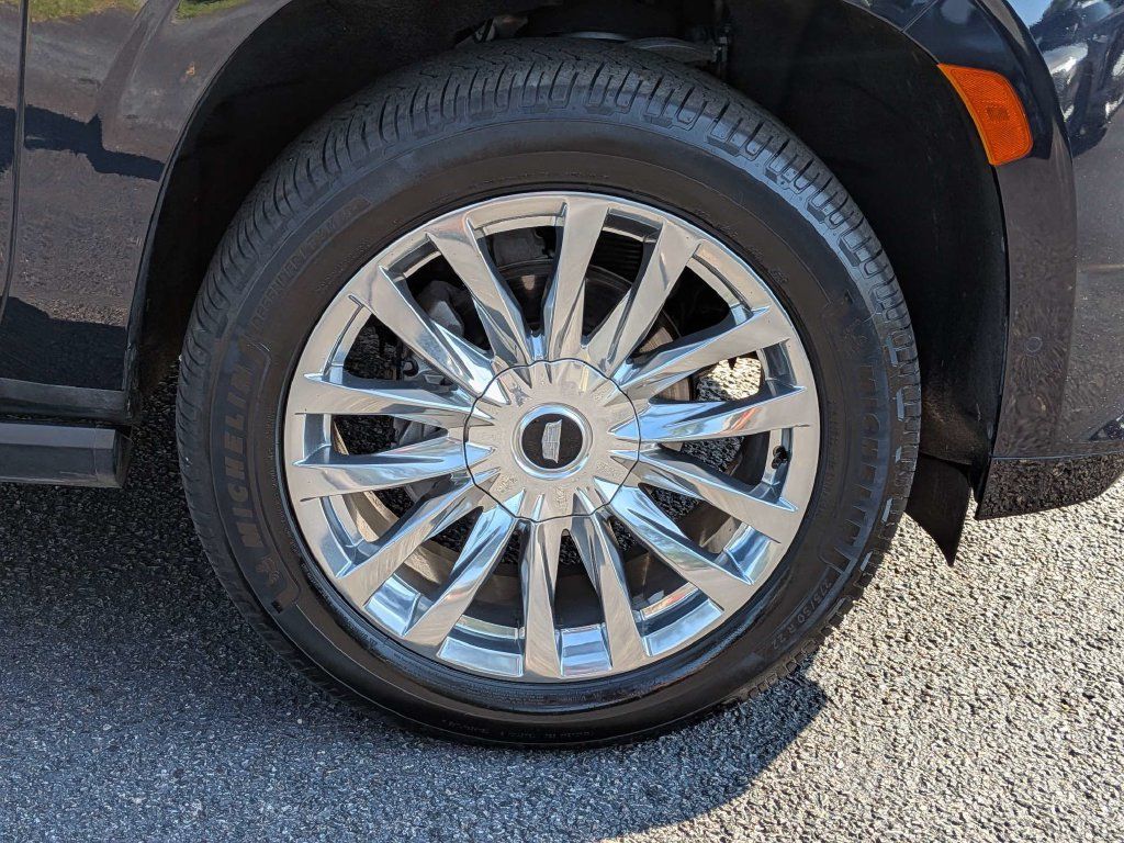 Used 2022 Cadillac Escalade Premium Luxury w/ Performance Package RWD image 11
