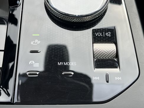 Used 2025 BMW iX xDrive50 image 8