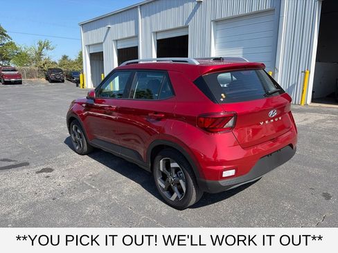Used 2025 Hyundai Venue Limited FWD image 4