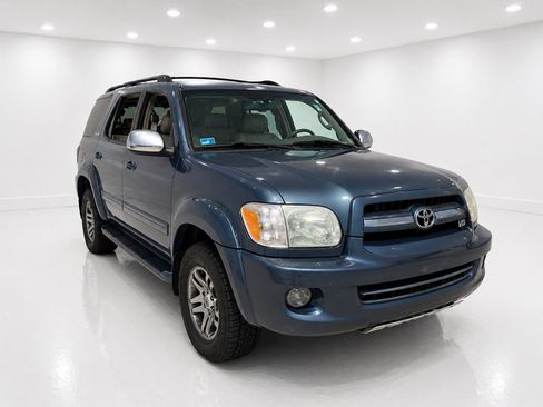 Used 2007 Toyota Sequoia Limited w/ Preferred Accessory Pkg AWD/4WD image 2