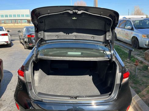 Used 2025 Toyota Corolla LE image 29