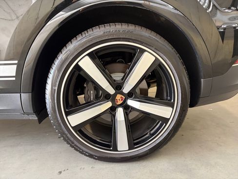 Certified 2026 Porsche Cayenne AWD/4WD image 20