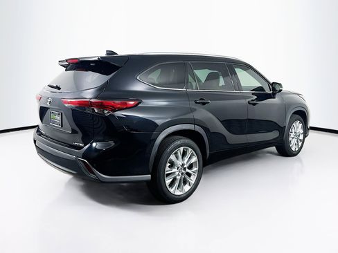 Used 2021 Toyota Highlander Limited FWD image 9