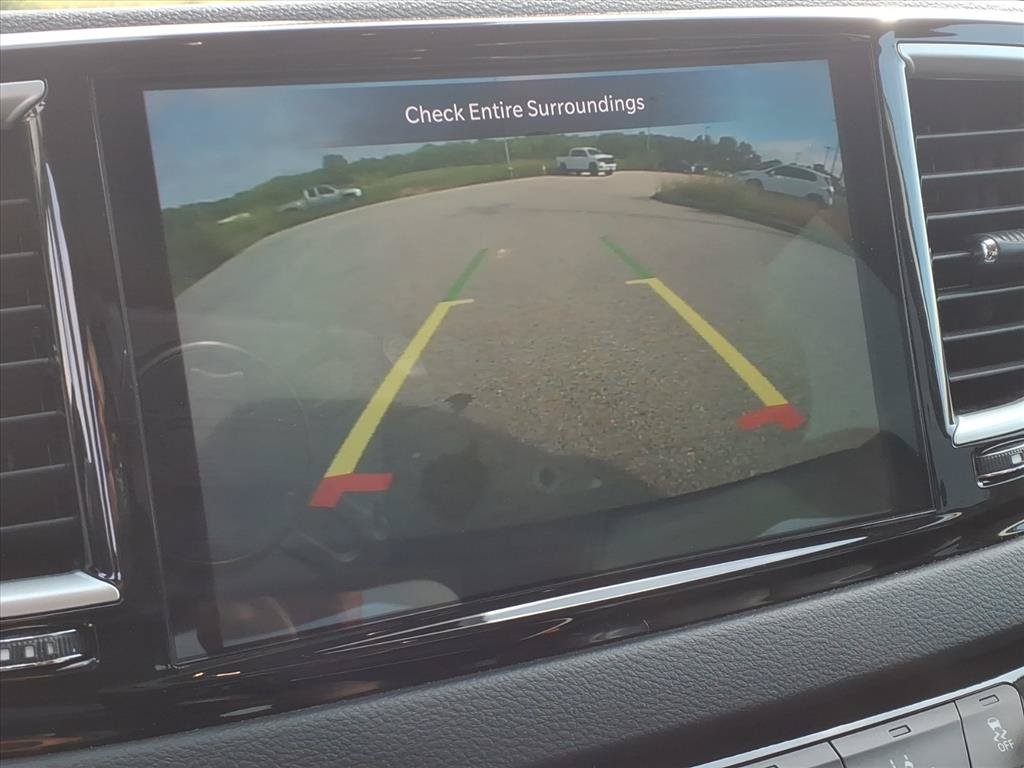 Used 2023 Chrysler Pacifica Touring-L FWD image 13