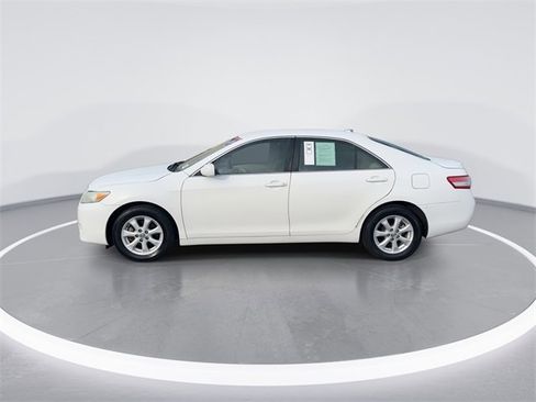 Used 2011 Toyota Camry SE image 4