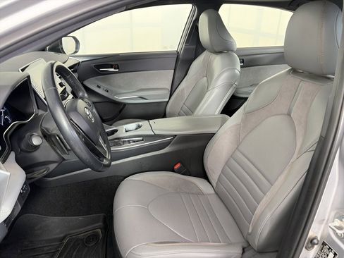 Used 2019 Toyota Avalon XSE image 11