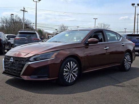 Certified 2023 Nissan Altima 2.5 SV image 3