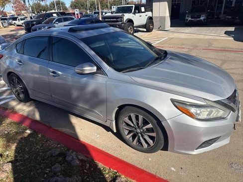 Used 2017 Nissan Altima 2.5 SL w/ Moonroof Package image 1