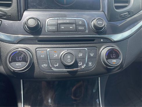 Used 2015 Chevrolet Impala LT w/ Convenience Package FWD image 25