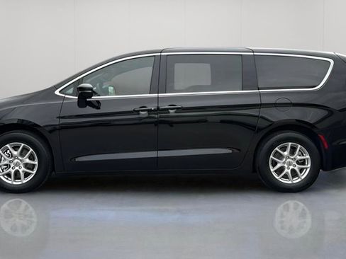 New 2025 Chrysler Pacifica Select image 9