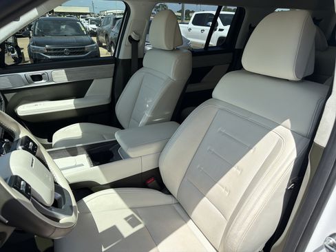 Used 2025 Hyundai Santa Fe Calligraphy FWD image 5