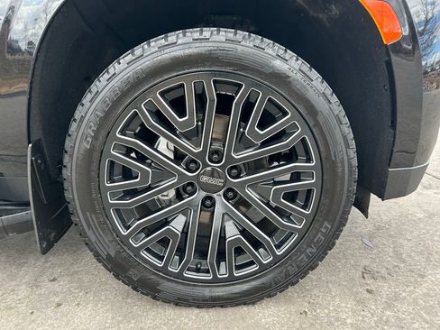 Used 2021 GMC Yukon SLT w/ Rear Media and Nav Package image 11