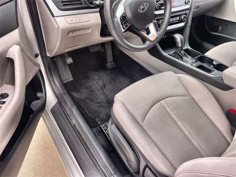 Used 2018 Hyundai Sonata SE image 3