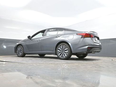 Used 2024 Nissan Altima 2.5 SV AWD/4WD image 47