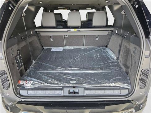 New 2025 Land Rover Discovery Dynamic SE AWD/4WD image 12