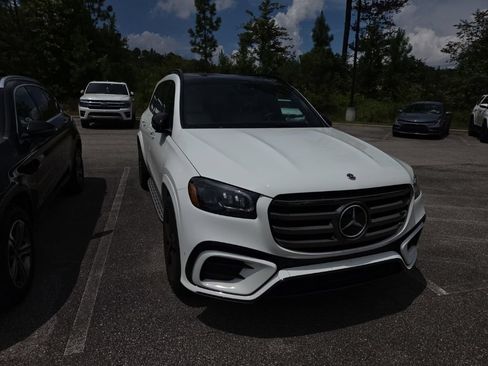 Used 2025 Mercedes-Benz GLS 450 4MATIC image 1