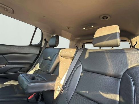 Used 2017 GMC Acadia SLE image 9